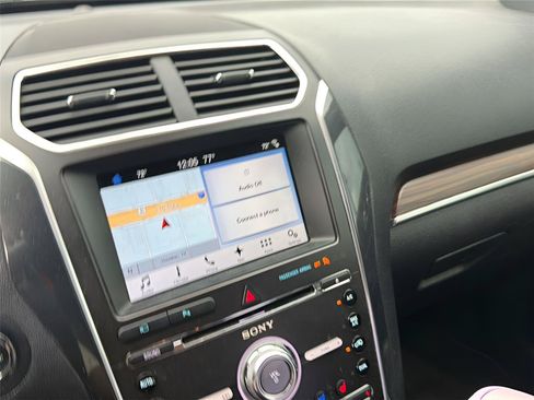 Used 2017 Ford Explorer Limited FWD image 4