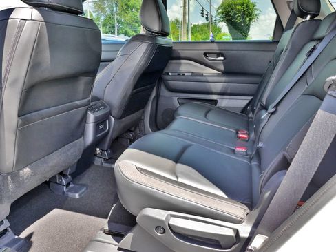 Used 2024 Nissan Pathfinder SL w/ Cargo Package AWD/4WD image 18