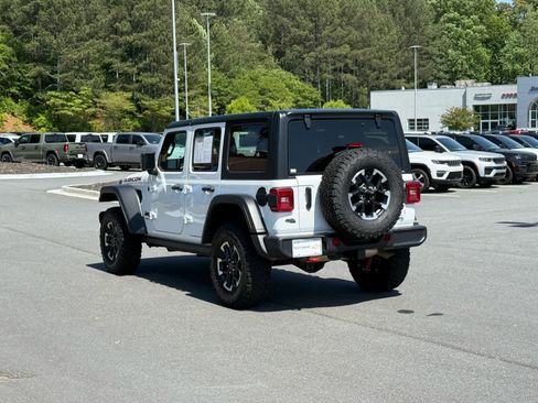 Used 2025 Jeep Wrangler Unlimited Rubicon AWD/4WD image 3