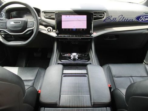 Used 2024 Jeep Wagoneer L Series II RWD image 17