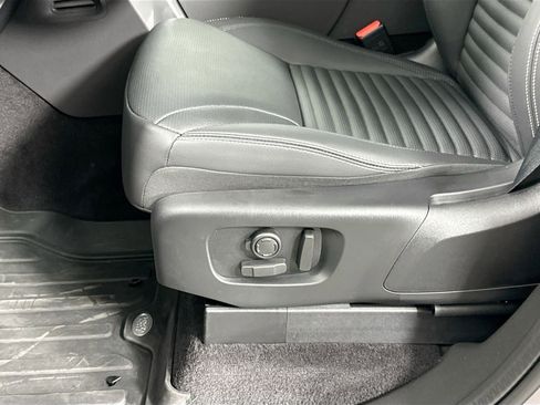 Certified 2025 Land Rover Discovery Dynamic SE image 21