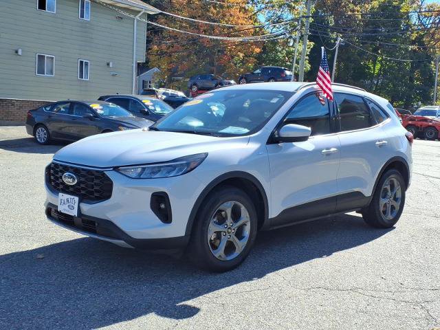 Certified 2025 Ford Escape ST-Line Select AWD/4WD image 3