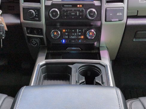 Used 2020 Ford F350 Lariat w/ Lariat Value Package AWD/4WD image 17