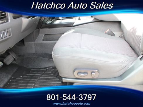 Used 2014 Nissan Titan SV w/ SV Value Truck Package AWD/4WD image 14