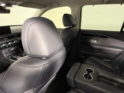 Used 2025 Honda Pilot EX-L image 37