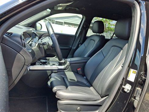 Used 2023 Mercedes-Benz GLB 250 4MATIC image 24