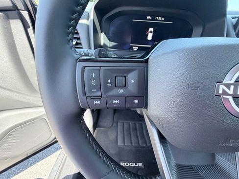 Used 2026 Nissan Rogue SL AWD/4WD image 15