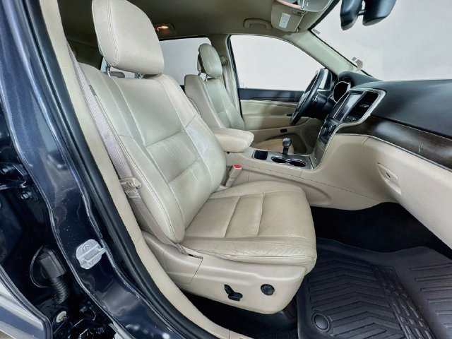 Used 2014 Jeep Grand Cherokee Limited w/ Trailer Tow Group IV RWD image 32