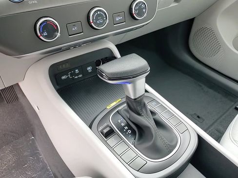 New 2026 Hyundai Kona SE image 20