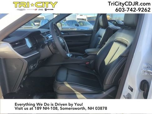 New 2025 Jeep Grand Cherokee Limited image 9