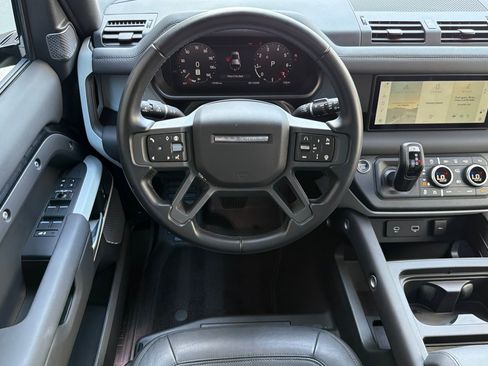 Certified 2024 Land Rover Defender 110 SE AWD/4WD image 31