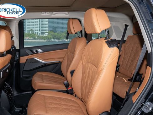Used 2024 BMW X7 xDrive40i w/ Premium Package AWD/4WD image 19