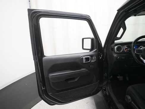 Used 2021 Jeep Gladiator Overland w/ Cold Weather Group image 26