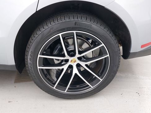 Certified 2025 Porsche Macan image 35