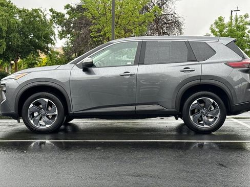 Used 2025 Nissan Rogue SV image 12