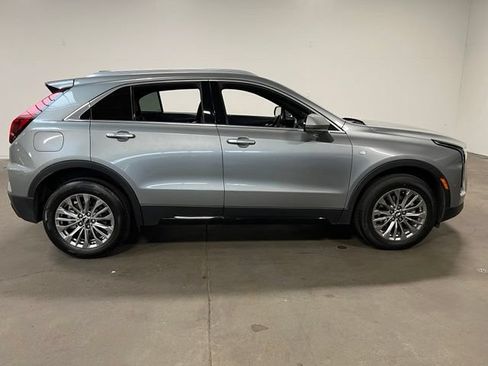 Used 2025 Cadillac XT4 Premium Luxury FWD image 2