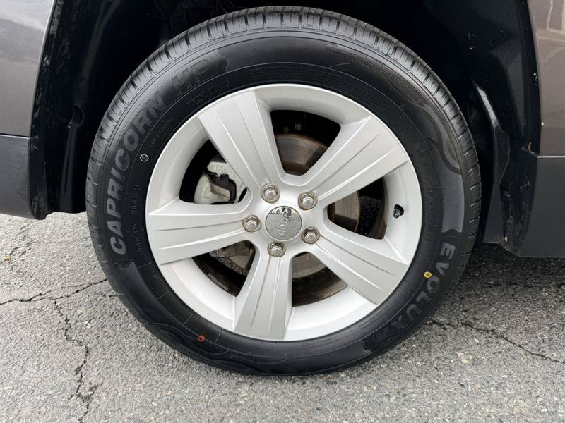 Used 2016 Jeep Patriot Latitude FWD image 9