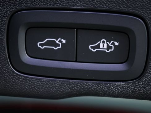 Used 2026 Volvo XC60 B5 Ultra w/ Climate Package image 33