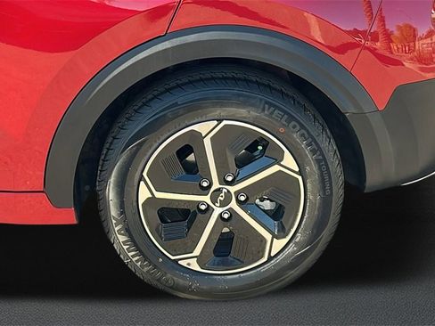 Used 2023 Kia Niro EX image 4