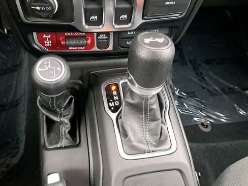 Used 2024 Jeep Wrangler Sport AWD/4WD image 19