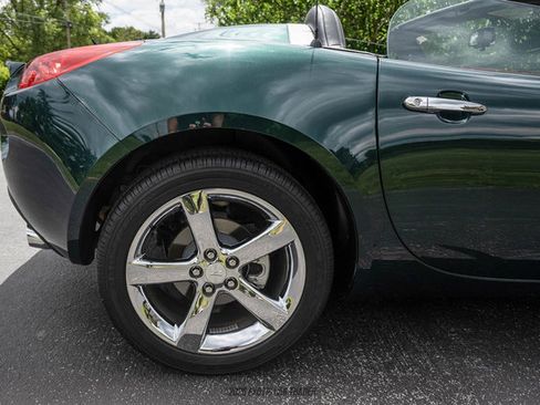 Used 2007 Pontiac Solstice Convertible w/ Premium Package RWD image 10