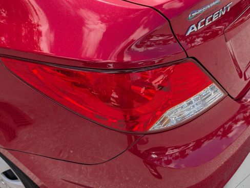 Used 2012 Hyundai Accent GLS FWD image 19