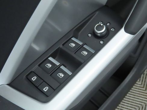 Used 2025 Audi Q3 2.0T Premium w/ Convenience Package image 24