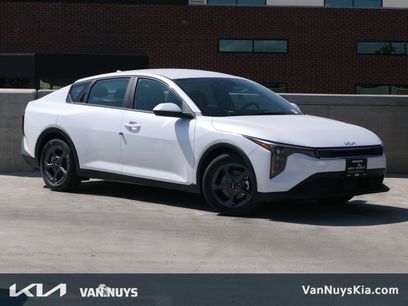 New 2025 Kia K4 LXS