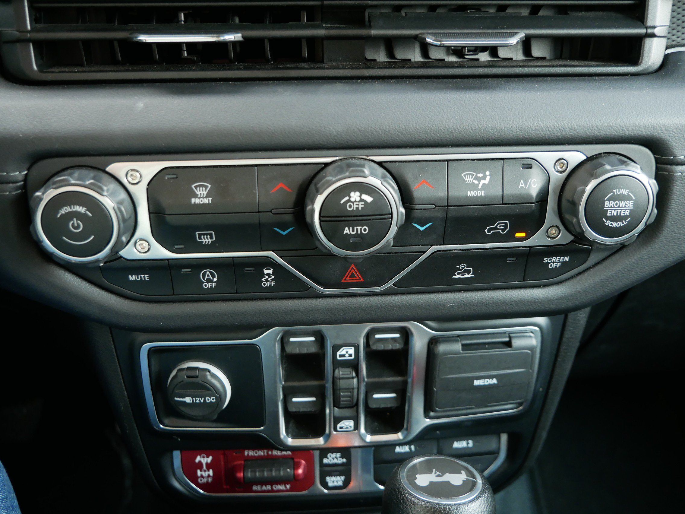 Used 2024 Jeep Wrangler Unlimited Rubicon AWD/4WD image 14