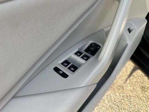 Used 2020 Volkswagen Jetta SEL Premium image 42