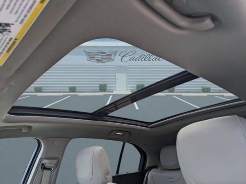 Used 2021 Cadillac XT4 Luxury w/ Cold Weather Package AWD/4WD image 22
