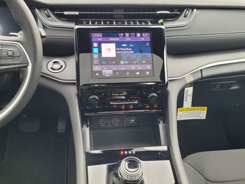 New 2025 Jeep Grand Cherokee Laredo X w/ Luxury Tech Group I RWD image 17