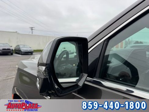 Used 2021 GMC Yukon SLT w/ SLT Luxury Plus Package image 12