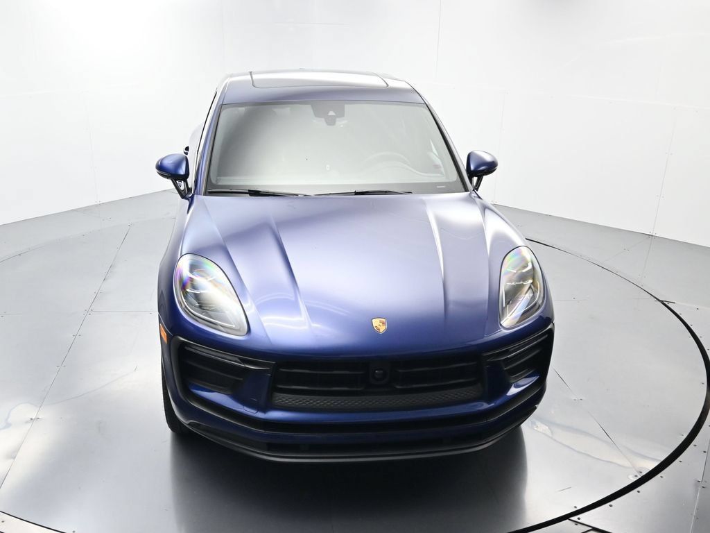 Certified 2025 Porsche Macan AWD/4WD image 44