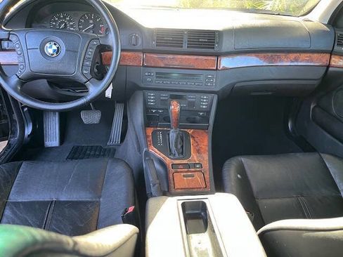 Used 1999 BMW 528i Sedan image 11