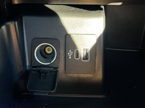 New 2025 Ford Explorer Active w/ Active Comfort Package image 7