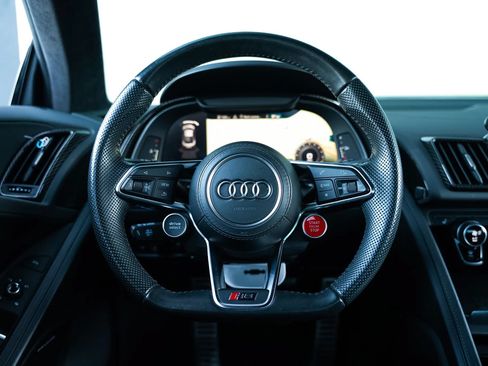 Used 2018 Audi R8 V10 w/ Premium Package RWD image 32