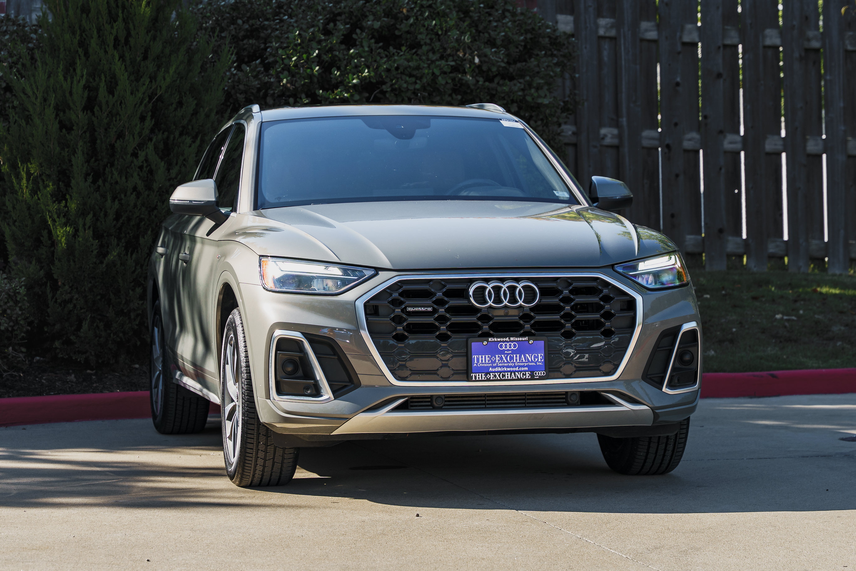 Used 2024 Audi Q5 2.0T Premium Plus w/ Premium Plus Package AWD/4WD image 2