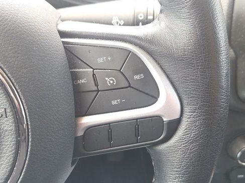 Used 2021 Jeep Renegade Latitude w/ Convenience Group AWD/4WD image 36