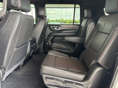 Used 2024 Chevrolet Suburban High Country AWD/4WD image 17