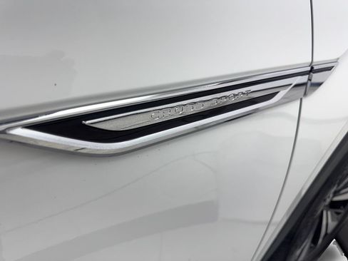 Used 2025 Volkswagen Atlas Cross Sport SE FWD image 25
