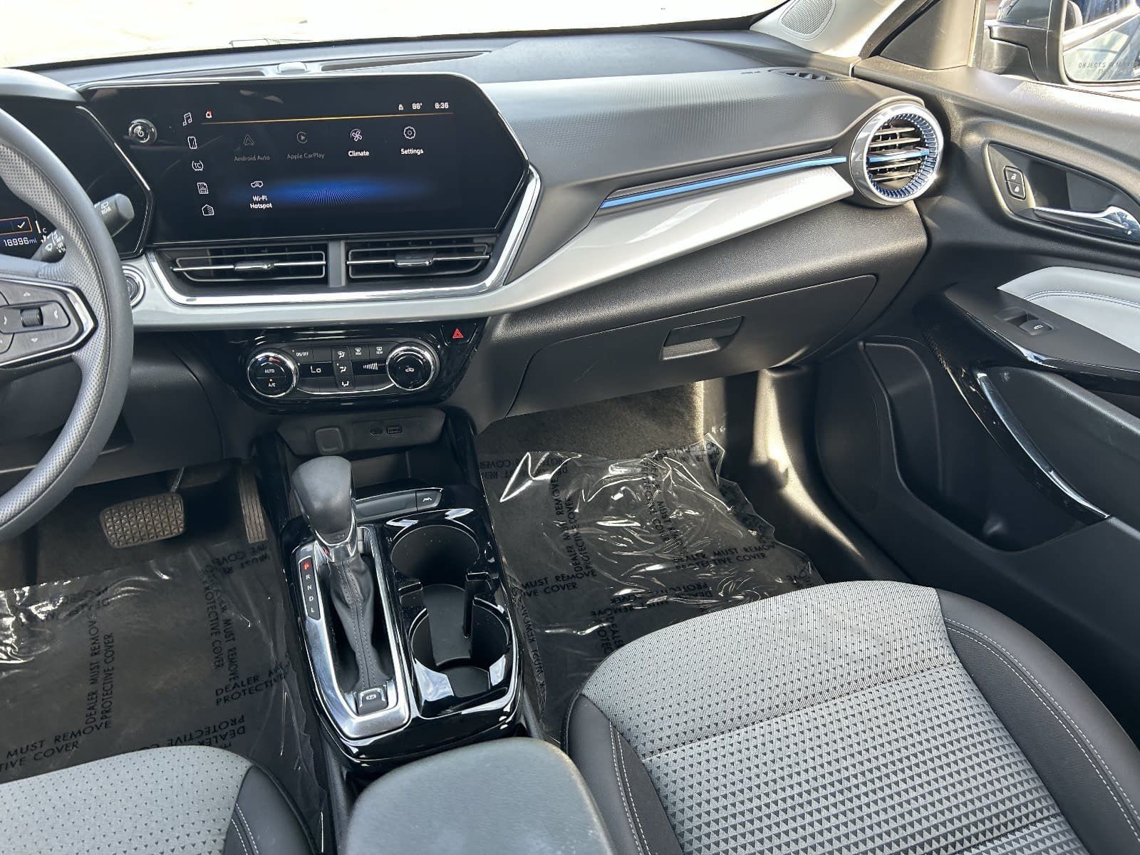 Used 2025 Chevrolet Trax LT FWD image 19