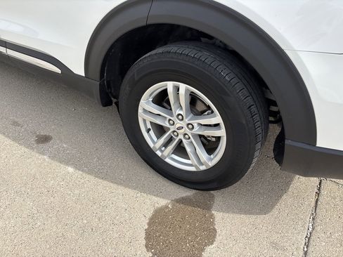 Used 2022 Ford Explorer XLT image 8