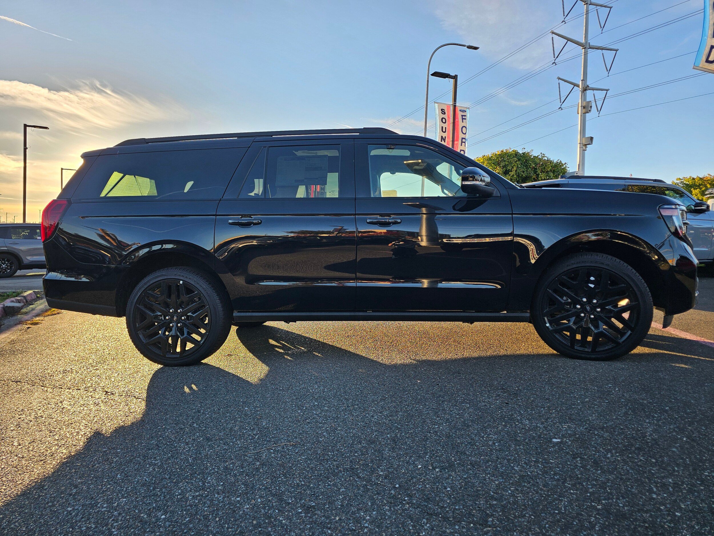 New 2026 Ford Expedition Max Platinum w/ Stealth Performance Package AWD/4WD image 3