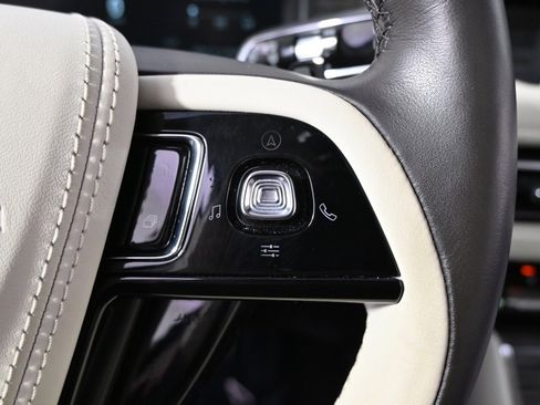 Used 2022 Lincoln Aviator Black Label w/ Class IV Trailer Tow Package image 36