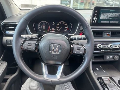 Used 2025 Honda Pilot Touring image 7