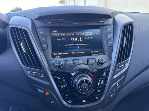 Used 2016 Hyundai Veloster Turbo image 17