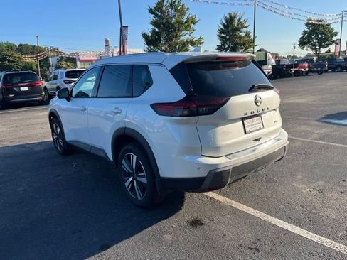 Used 2024 Nissan Rogue SL FWD image 34