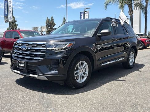 Used 2025 Ford Explorer Active RWD image 6