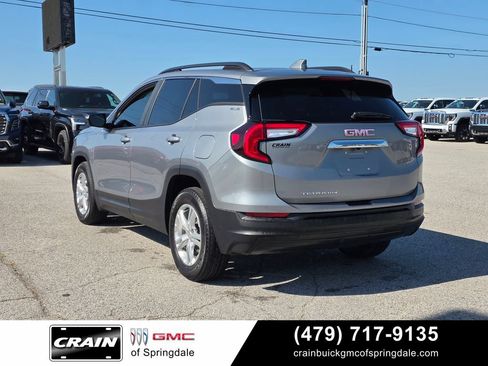 Used 2024 GMC Terrain SLE w/ Driver Convenience Package FWD image 5